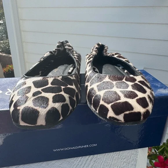 EUC Donald J. Pliner Women's Animal Print Flats 8.0 - Picture 4 of 5